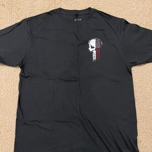 HOWITZER NWOT Graphic T-Shirt with Skull Design